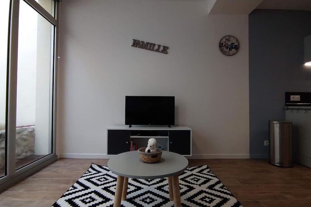 Maison De Ville En Plein Coeur De Jonzac Extérieur photo